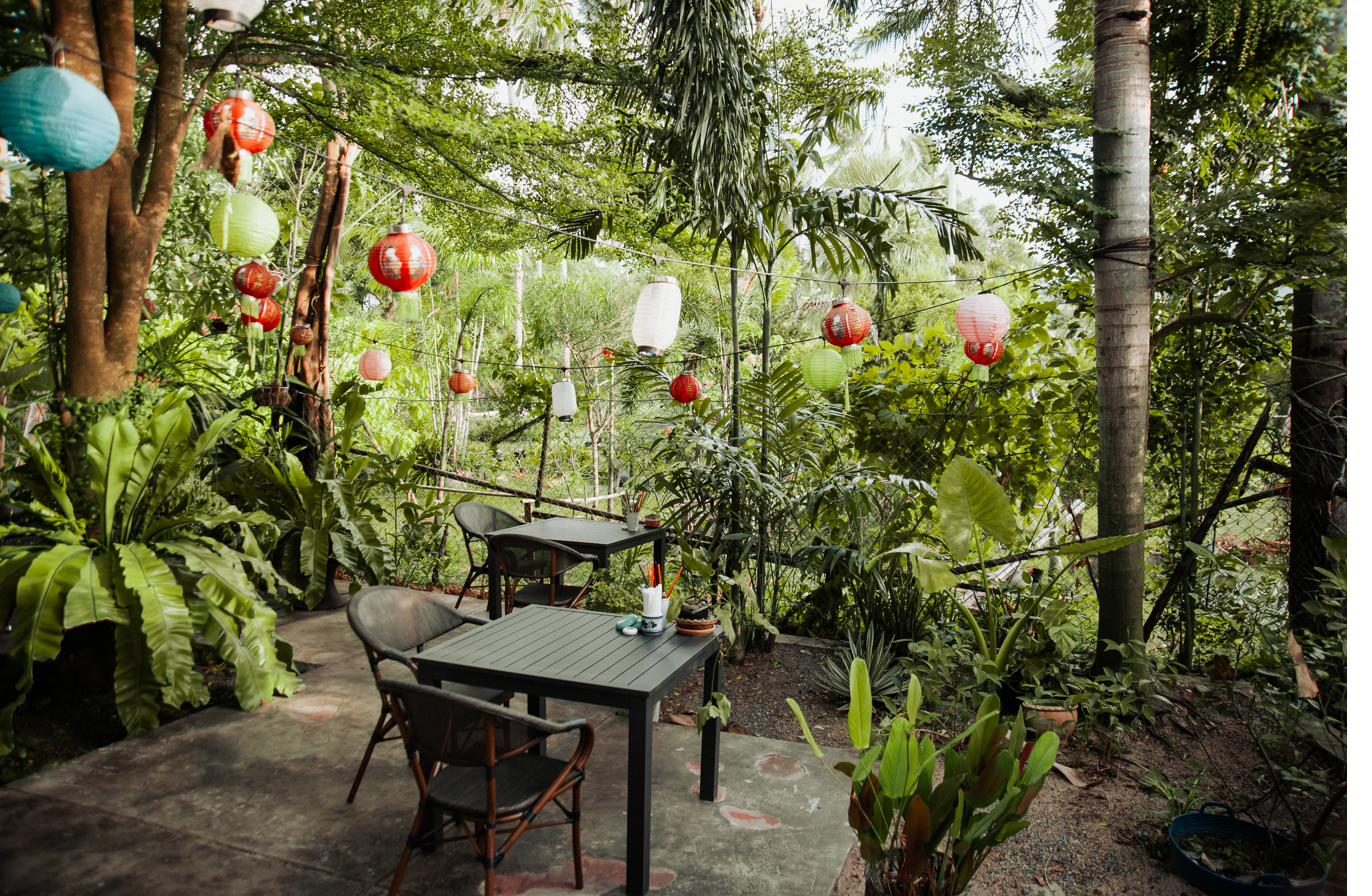 Garden dining